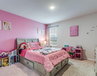 433 Waterman Avenue - Photo Thumbnail 24