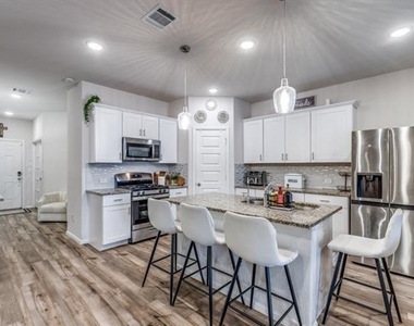 433 Waterman Avenue - Photo Thumbnail 14