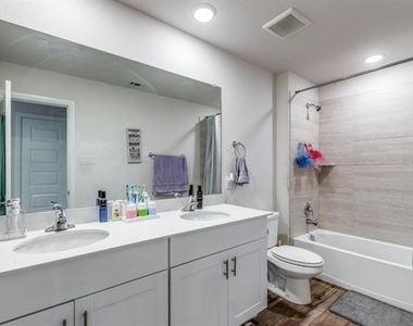 433 Waterman Avenue - Photo Thumbnail 25