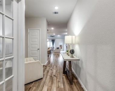 433 Waterman Avenue - Photo Thumbnail 9