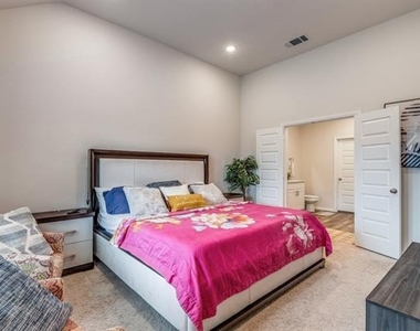 433 Waterman Avenue - Photo Thumbnail 3
