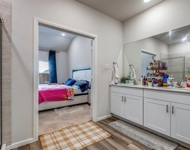 433 Waterman Avenue - Photo Thumbnail 22
