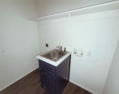 1196 Winnipeg Drive - Photo Thumbnail 18