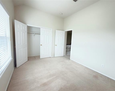 1196 Winnipeg Drive - Photo Thumbnail 21