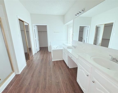 1196 Winnipeg Drive - Photo Thumbnail 9