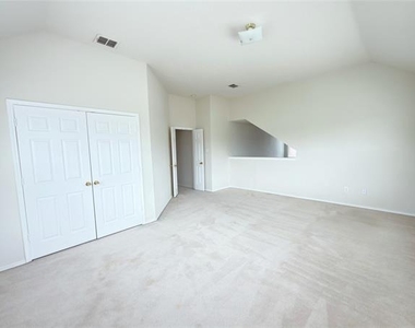 1196 Winnipeg Drive - Photo Thumbnail 23