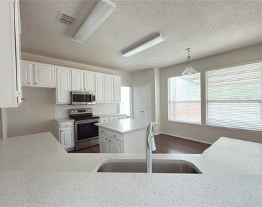 1196 Winnipeg Drive - Photo Thumbnail 14