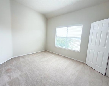 1196 Winnipeg Drive - Photo Thumbnail 20