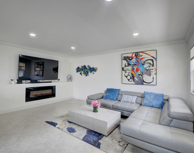 468 Saxony Way - Photo Thumbnail 3