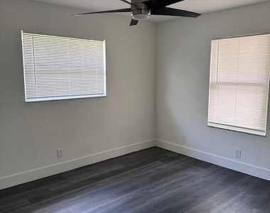 1616 Nw 5th Street - Photo Thumbnail 6