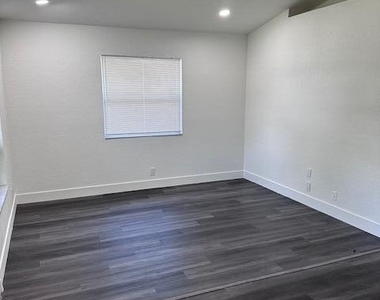 1616 Nw 5th Street - Photo Thumbnail 2