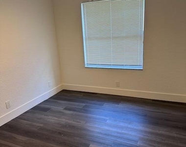 1616 Nw 5th Street - Photo Thumbnail 10