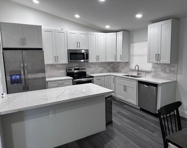 1616 Nw 5th Street - Photo Thumbnail 3