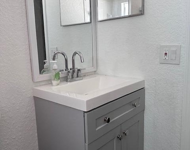 1616 Nw 5th Street - Photo Thumbnail 13