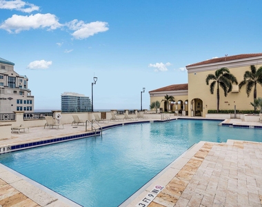 801 S Olive Avenue - Photo Thumbnail 12