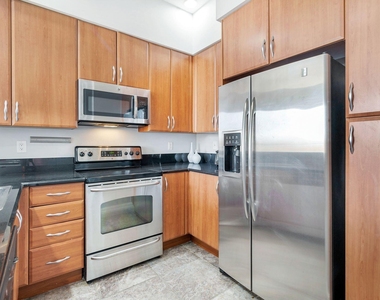 801 S Olive Avenue - Photo Thumbnail 5