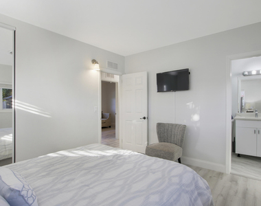 466 Tequesta Drive - Photo Thumbnail 8