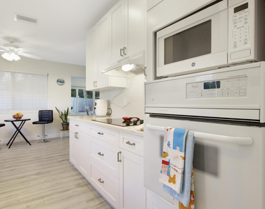 466 Tequesta Drive - Photo Thumbnail 5