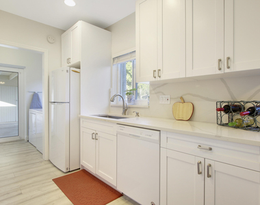 466 Tequesta Drive - Photo Thumbnail 4