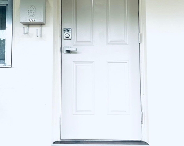 1211 Ne 15th Avenue - Photo Thumbnail 2
