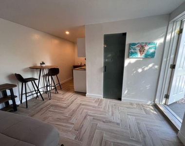 1211 Ne 15th Avenue - Photo Thumbnail 1