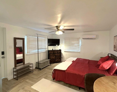 1211 Ne 15th Avenue - Photo Thumbnail 4