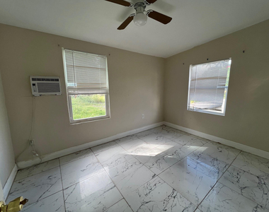 8269 Nw 1st Place - Photo Thumbnail 4