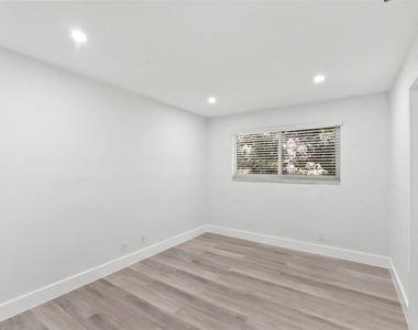 1101 Ne 18th Avenue - Photo Thumbnail 6