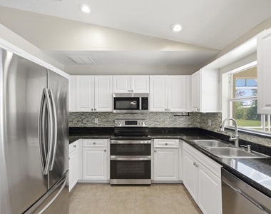 1707 Se Manth Lane - Photo Thumbnail 6