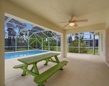 1707 Se Manth Lane - Photo Thumbnail 11