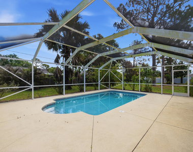 1707 Se Manth Lane - Photo Thumbnail 12