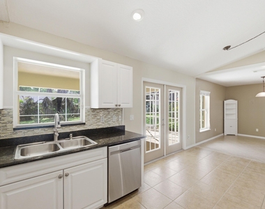 1707 Se Manth Lane - Photo Thumbnail 7