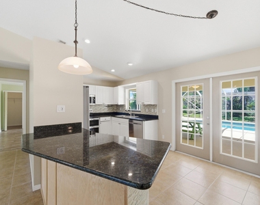 1707 Se Manth Lane - Photo Thumbnail 4