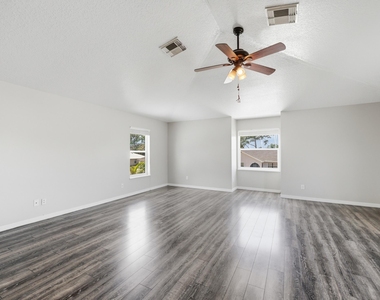 1707 Se Manth Lane - Photo Thumbnail 38