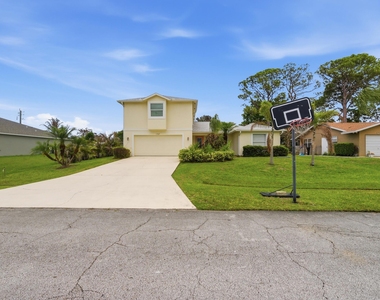 1707 Se Manth Lane - Photo Thumbnail 18