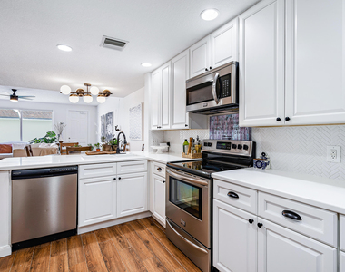 116 Caravelle Drive - Photo Thumbnail 8