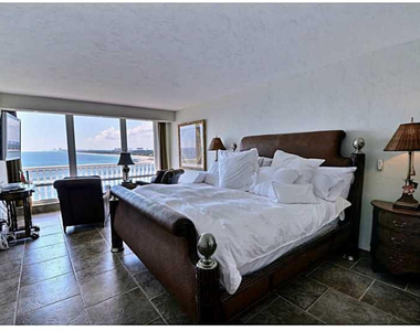 2200 S Ocean Lane - Photo Thumbnail 15