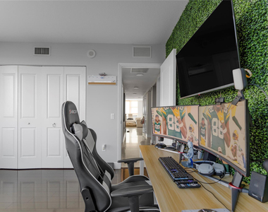 2641 N Flamingo Road - Photo Thumbnail 14