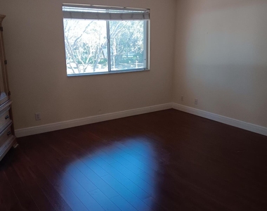 4983 W Pinemore Lane - Photo Thumbnail 6