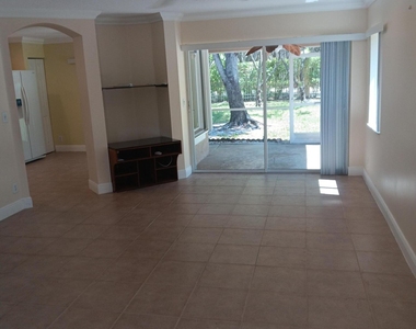 4983 W Pinemore Lane - Photo Thumbnail 3