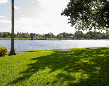 2738 S Carambola Circle S - Photo Thumbnail 28