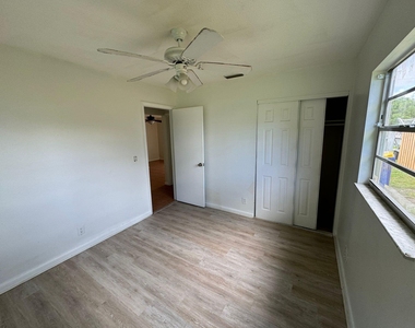 3002 Se Camino Avenue - Photo Thumbnail 8