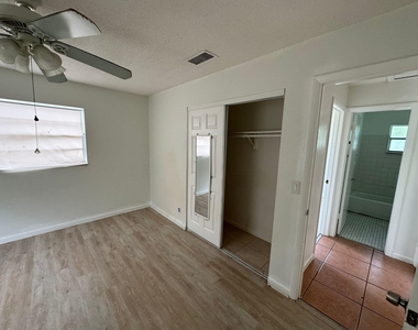 3002 Se Camino Avenue - Photo Thumbnail 6