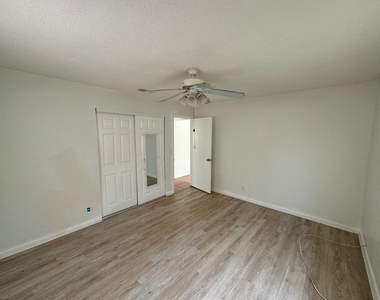 3002 Se Camino Avenue - Photo Thumbnail 7