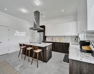 1220 Ne 15th Avenue - Photo Thumbnail 8
