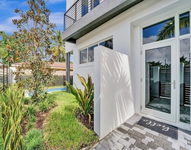 1220 Ne 15th Avenue - Photo Thumbnail 3
