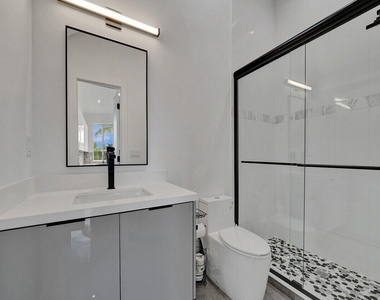 1220 Ne 15th Avenue - Photo Thumbnail 12