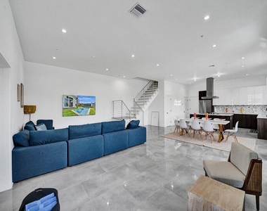 1220 Ne 15th Avenue - Photo Thumbnail 13