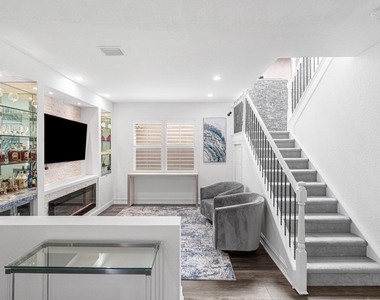 8300 Calabria Lakes Drive - Photo Thumbnail 8