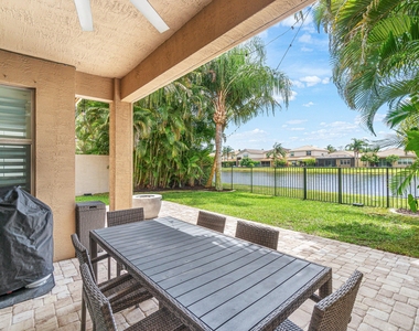 8300 Calabria Lakes Drive - Photo Thumbnail 41